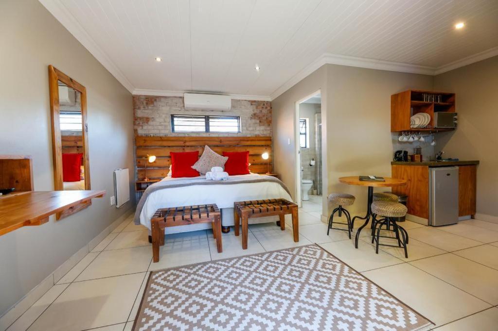Touching Senses Garden Cottages Bloemfontein Eksteriør bilde