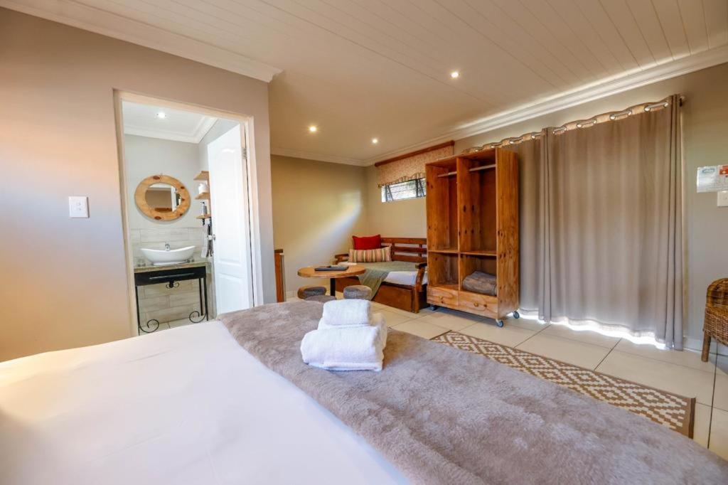 Touching Senses Garden Cottages Bloemfontein Eksteriør bilde