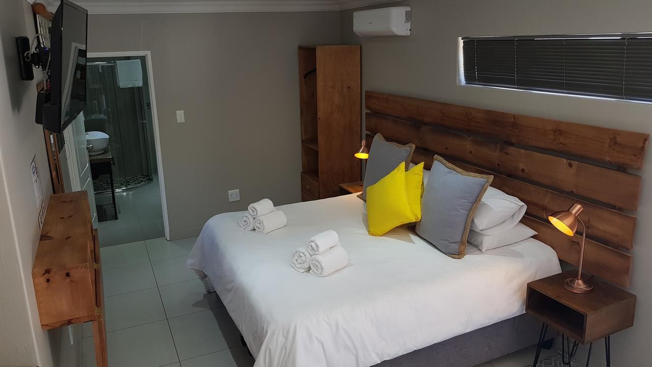 Touching Senses Garden Cottages Bloemfontein Eksteriør bilde