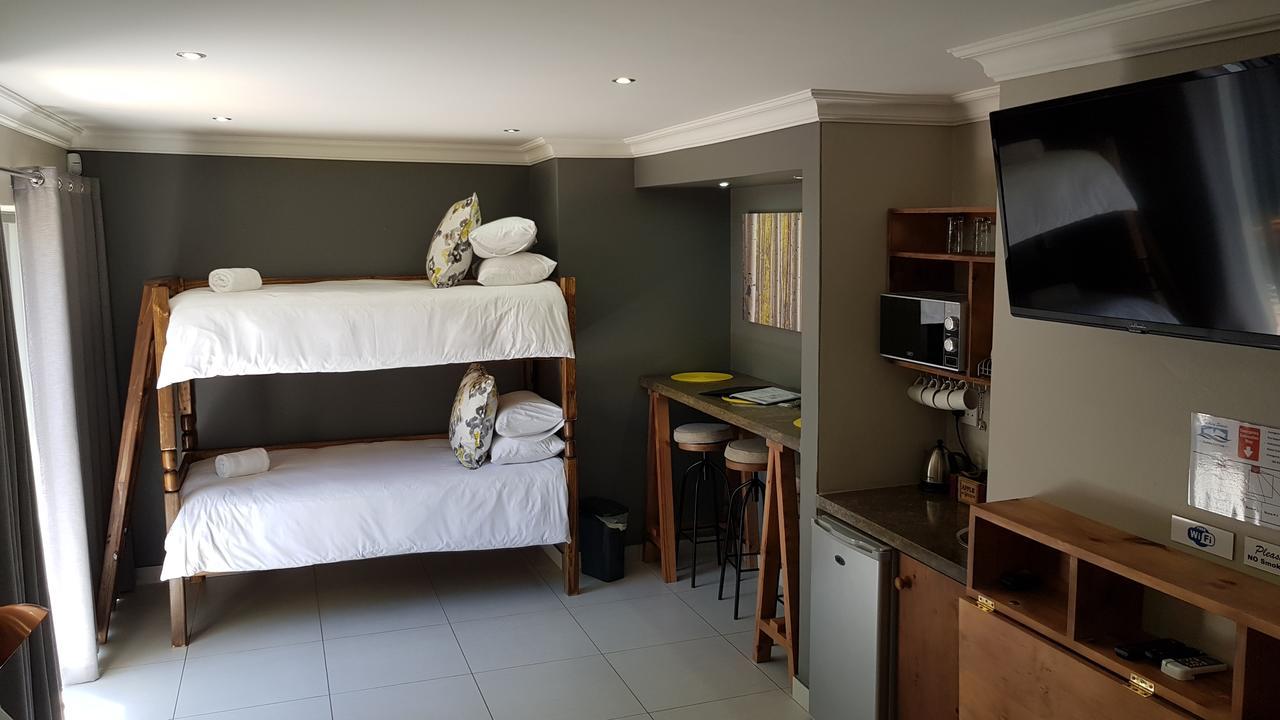 Touching Senses Garden Cottages Bloemfontein Eksteriør bilde