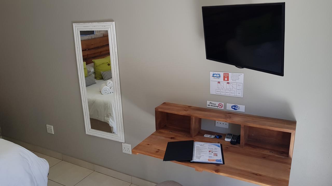 Touching Senses Garden Cottages Bloemfontein Eksteriør bilde