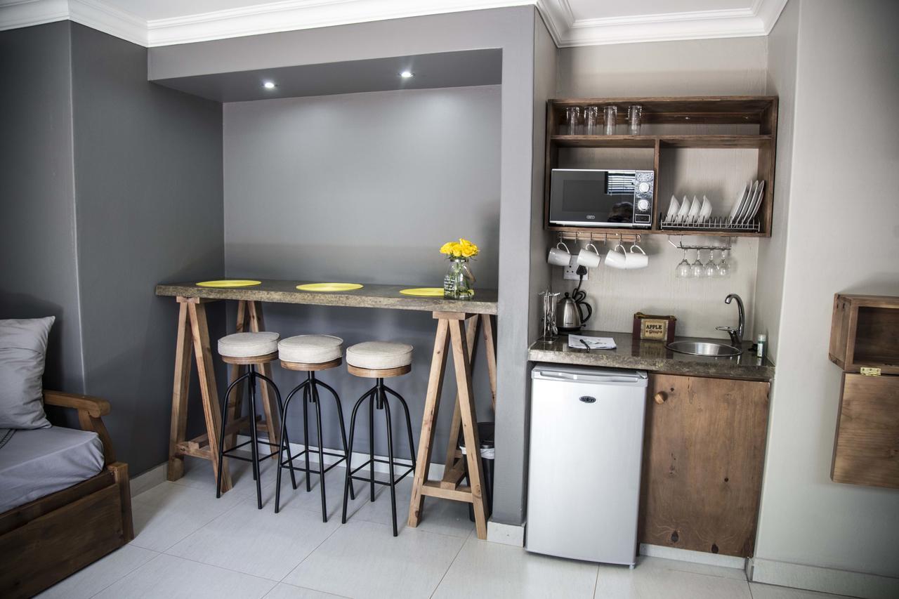 Touching Senses Garden Cottages Bloemfontein Eksteriør bilde