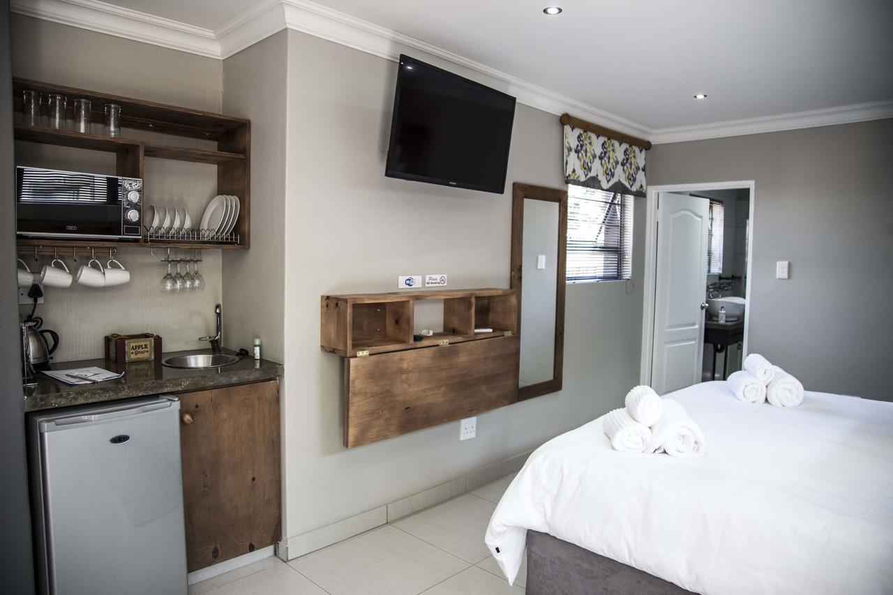 Touching Senses Garden Cottages Bloemfontein Eksteriør bilde