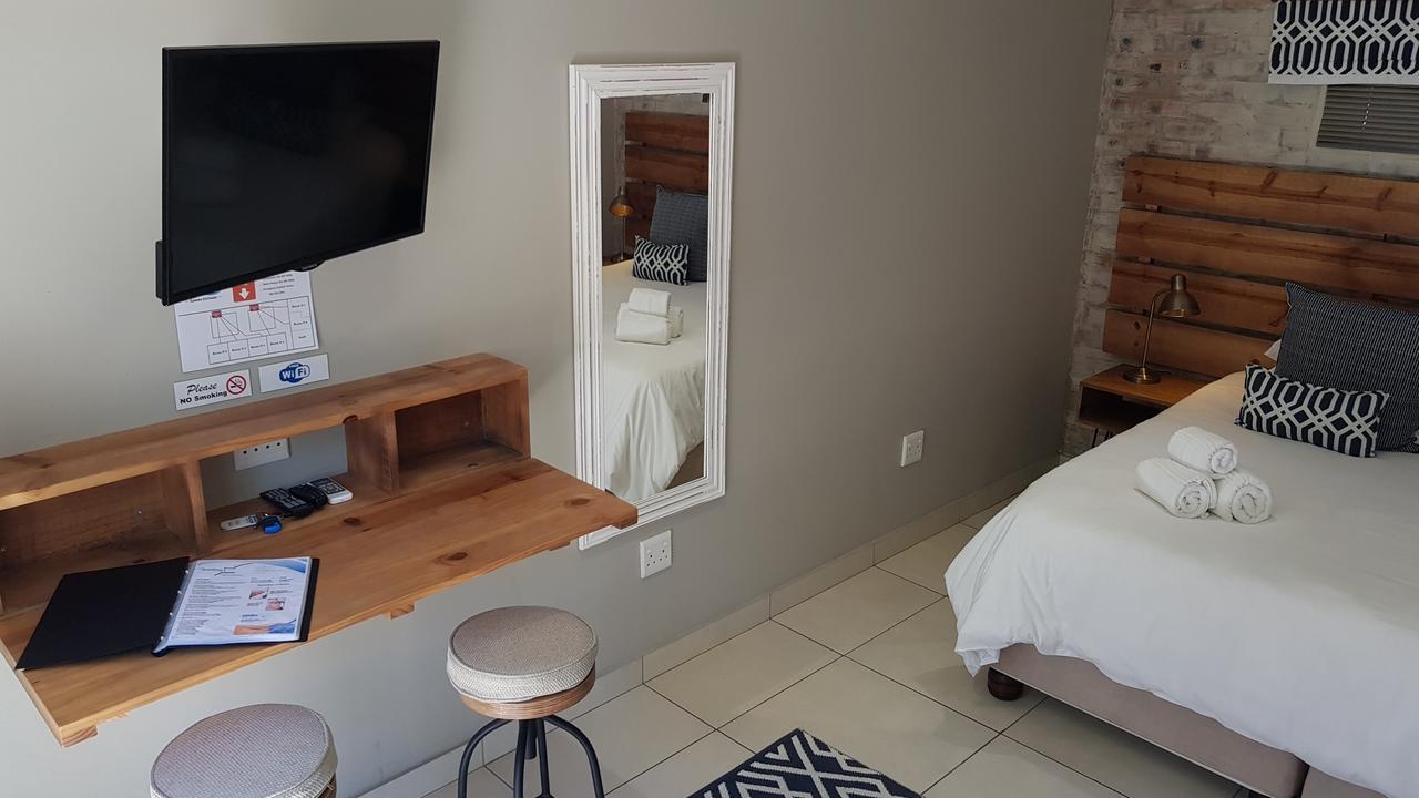 Touching Senses Garden Cottages Bloemfontein Eksteriør bilde