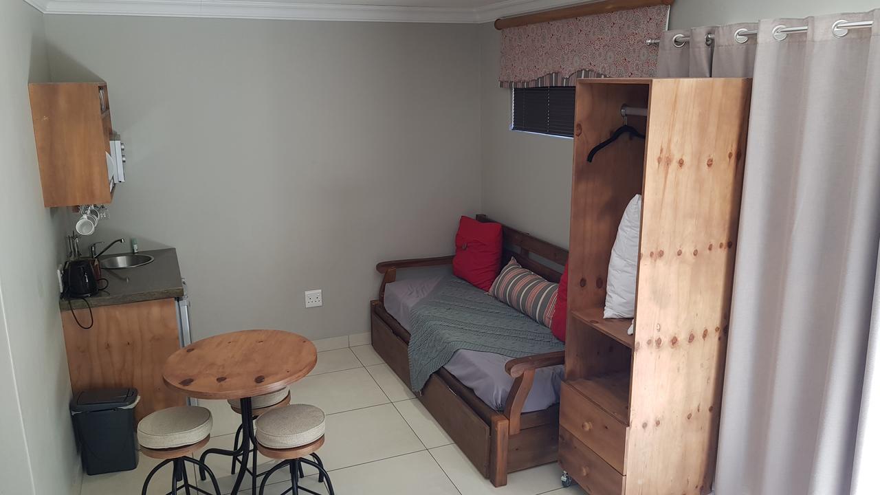 Touching Senses Garden Cottages Bloemfontein Eksteriør bilde